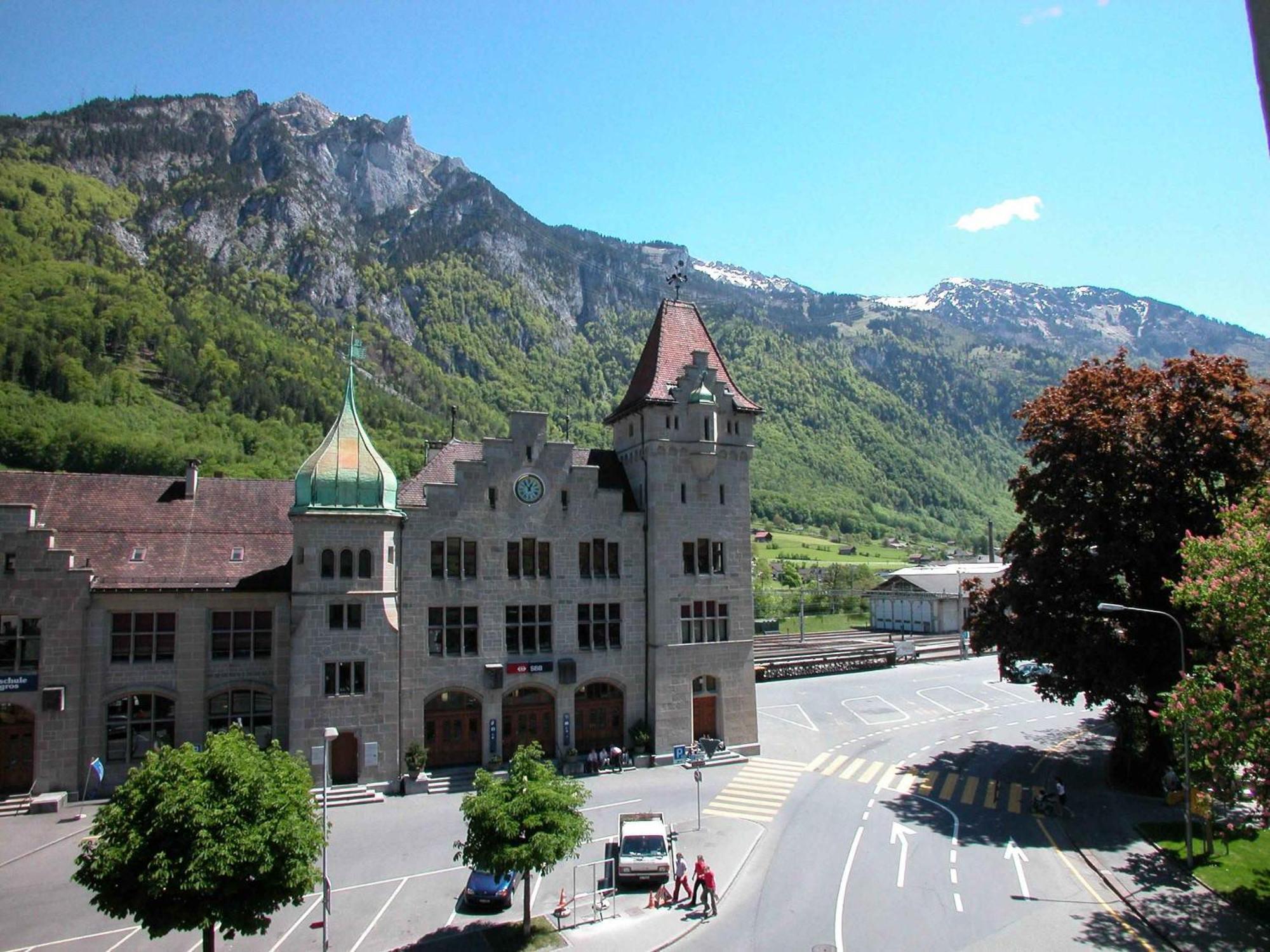 Hotel Post Glarnerhof Гларус Екстериор снимка