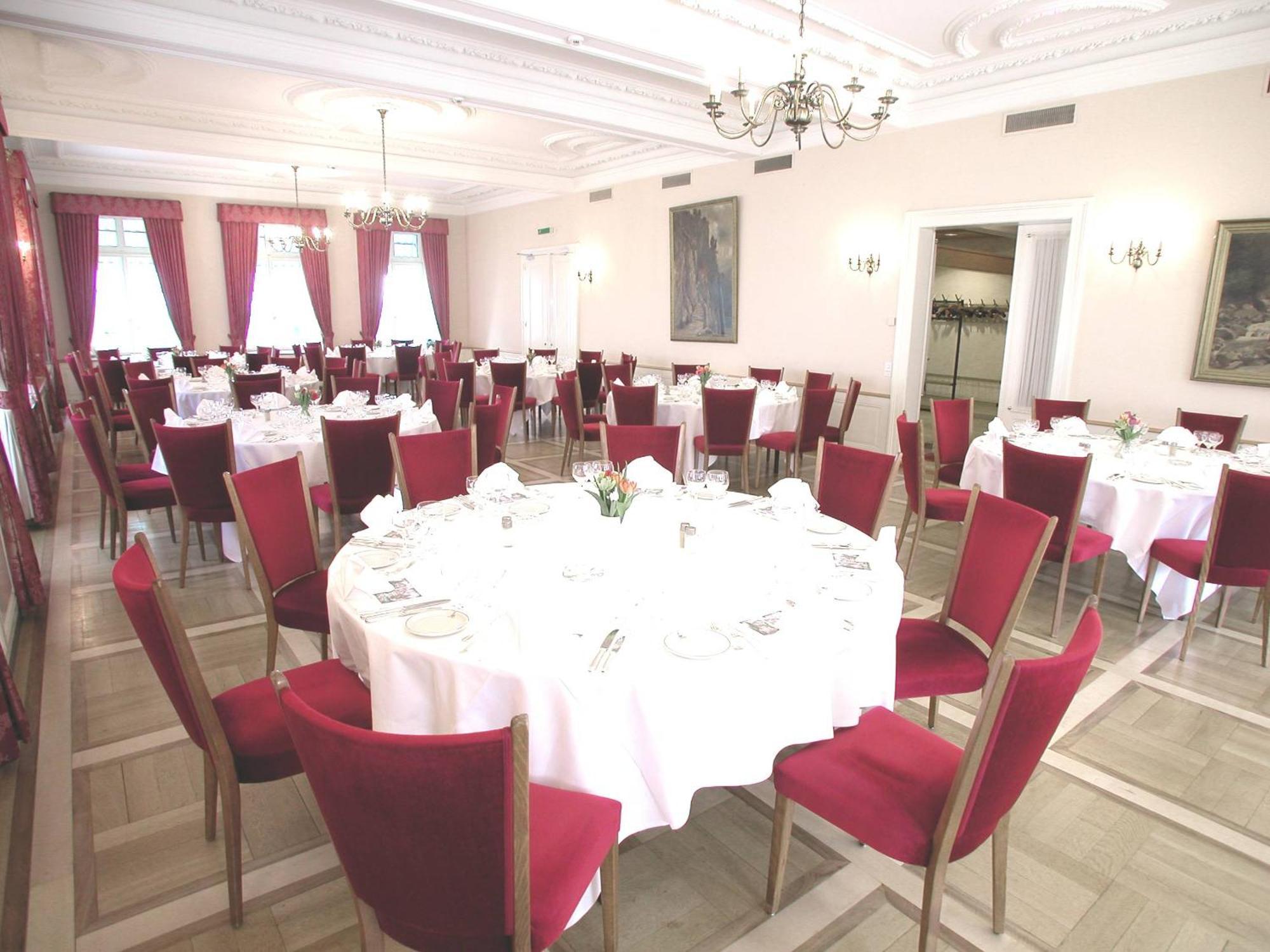 Hotel Post Glarnerhof Гларус Екстериор снимка