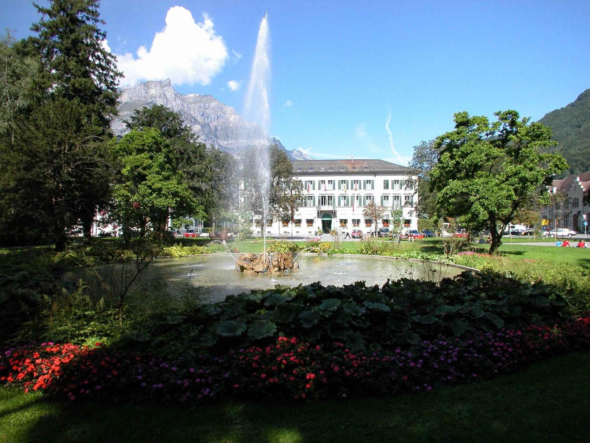 Hotel Post Glarnerhof Гларус Екстериор снимка