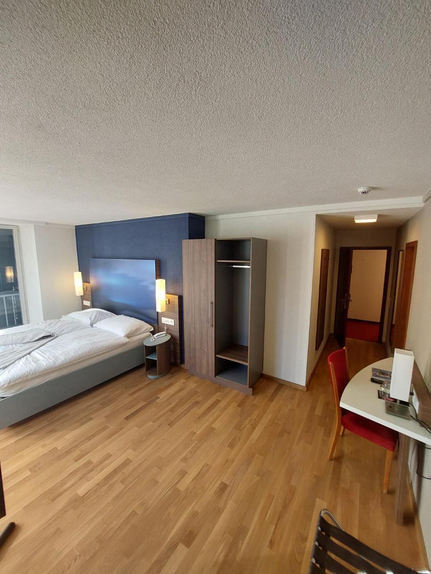 Hotel Post Glarnerhof Гларус Екстериор снимка