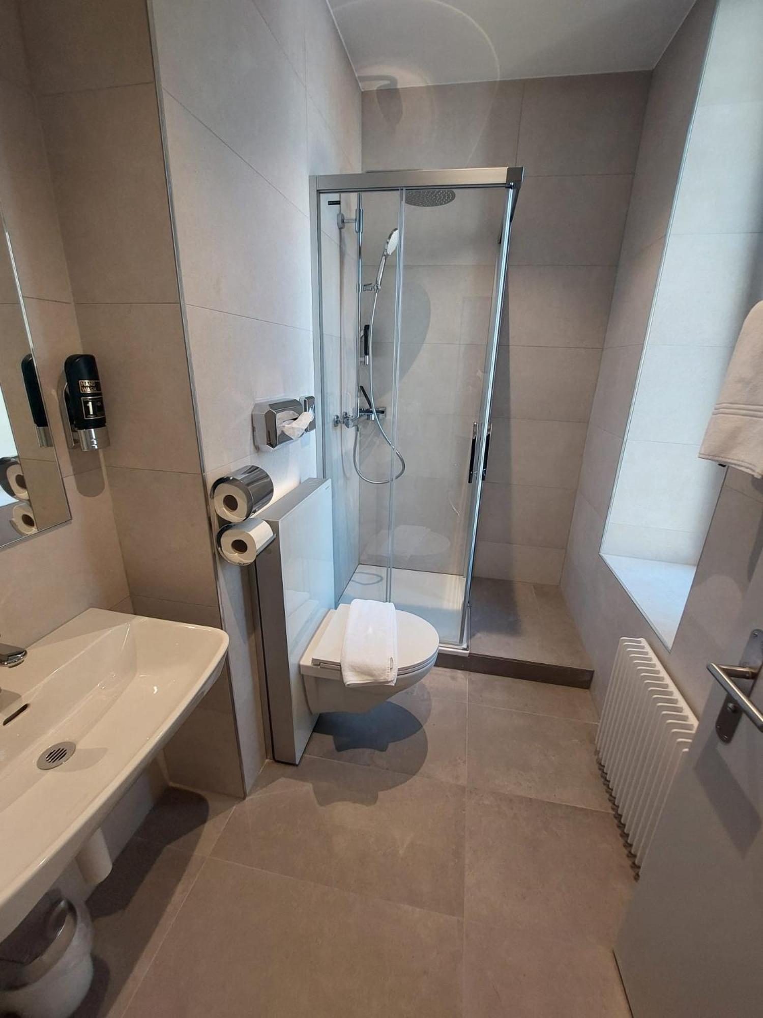Hotel Post Glarnerhof Гларус Екстериор снимка