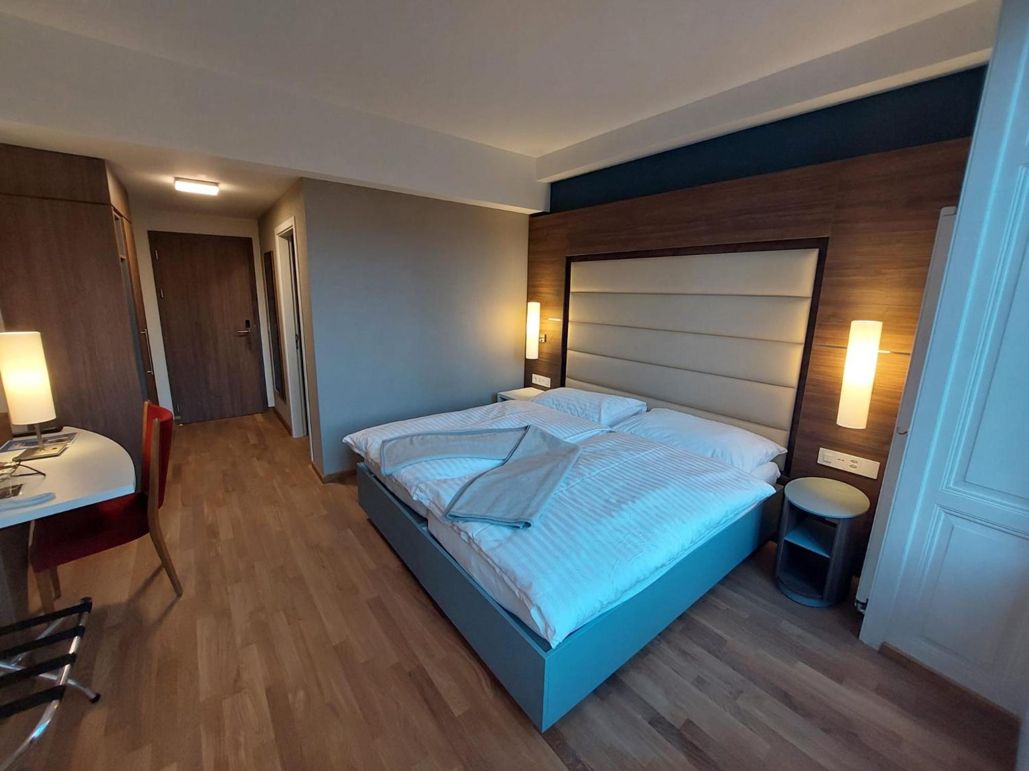 Hotel Post Glarnerhof Гларус Екстериор снимка